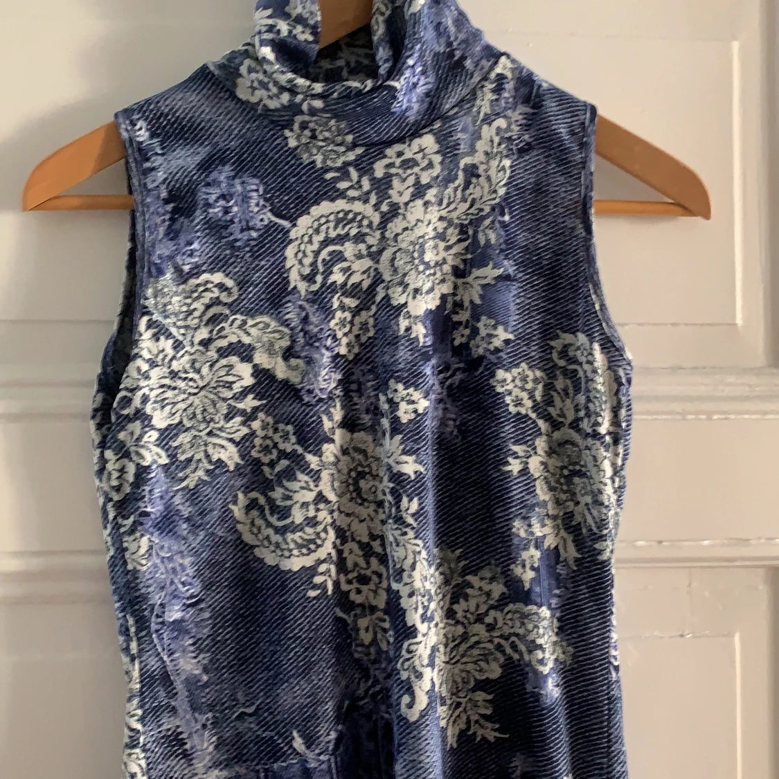 Blåmönstrad meshtröja - 91