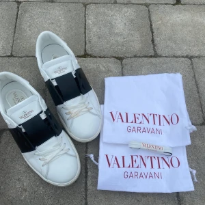 Valentino open sneaker  - Nyskick i original box, använda 1 gång