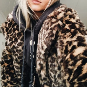 Leopardkappa  - Kappa med leopardmönster, mer till för vintern. Fejkpäls