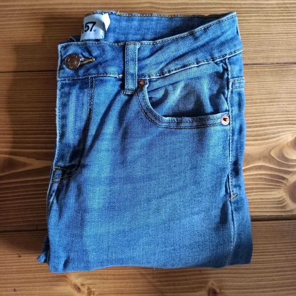 Superfina blåa jeans i Skinny modell. Storlek M. Bra skick. Gratis frakt. Jeans & Byxor.