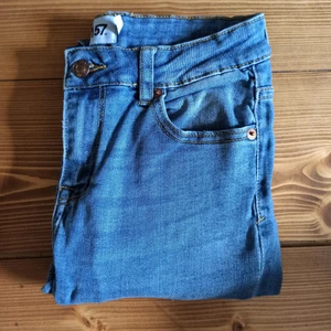 Jeans👖 - Superfina blåa jeans i Skinny modell. Storlek M. Bra skick. Gratis frakt