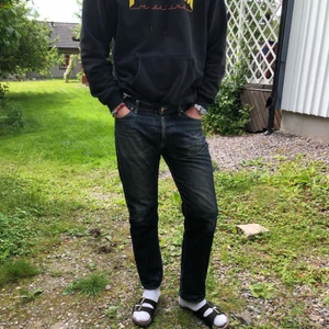 Acne jeans  - Helt okej skick. 3 små hål i botten inget som syns när man använder byxorna.