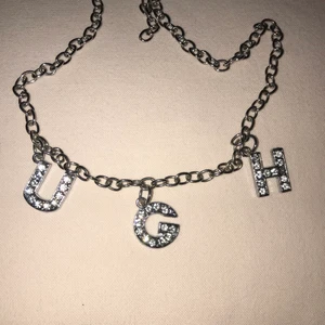 ugh halsband - Halsband från Kenyuniverse som inte säljs längre. Det är inspirerat av Bts låt ”UGH!”.  Gratis frakt!