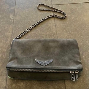 Zadig väska  - Zadig väska i grå mocka, fint skick!