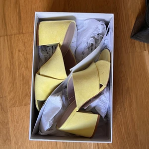 Skor - Skor från Ivy Revel  Fraktkostnad tillkommer och du vill att jag ska posta✨