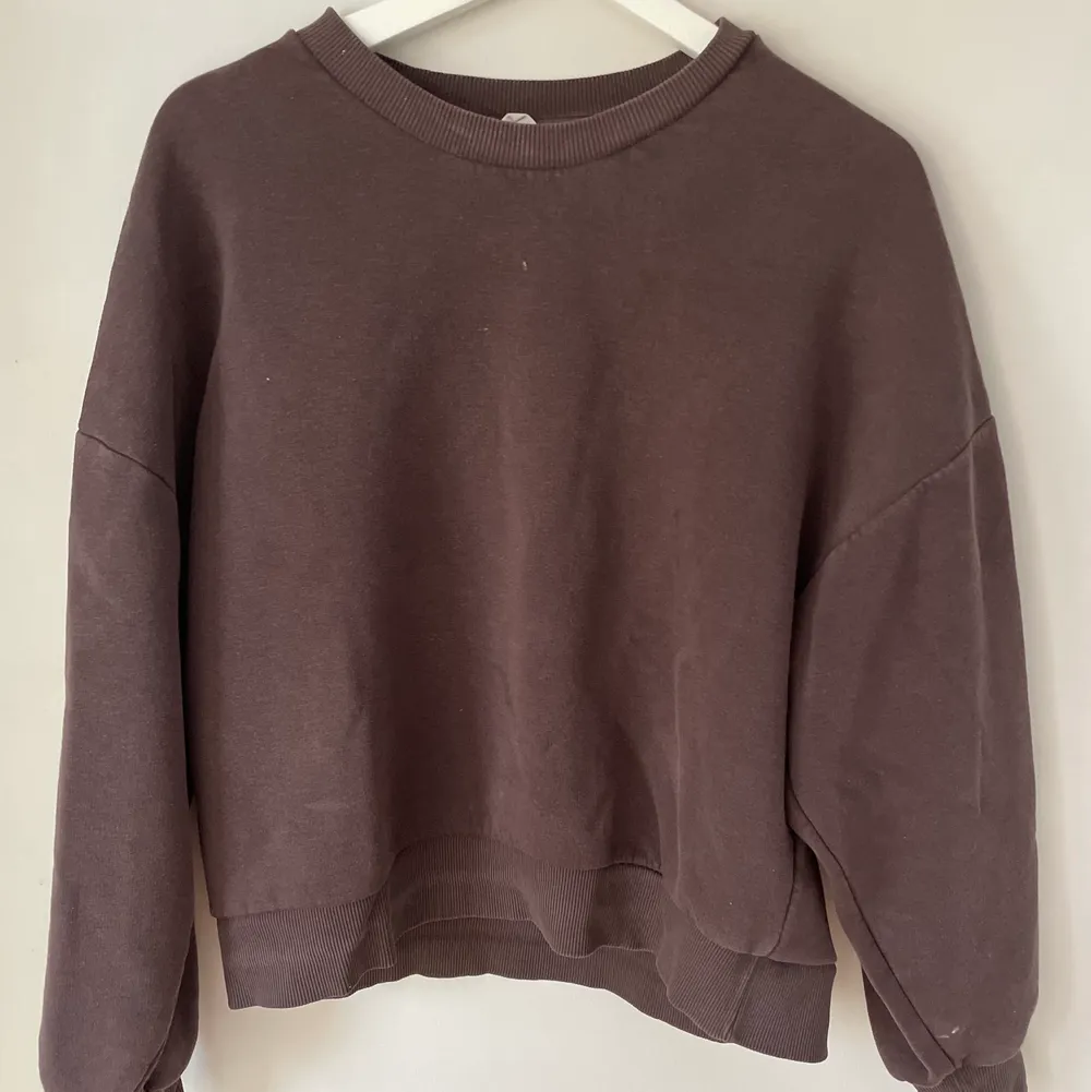 Basis brun sweatshirt som inte används längre💗. Hoodies.