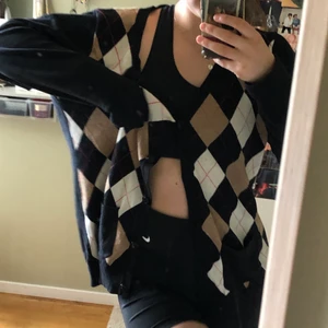 Rutig kofta - Rutig kofta med knappar och är i storlek Xl så sitter oversize, mycket bekväm och är i väldigt bra skick