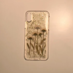 Mobilskal IPhone X - För IPhone X                                         Nypris: 150kr Säljer för 50kr Frakt: 59kr  Vid frågor är det bara att skicka ett meddelande✨