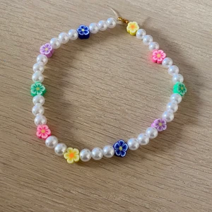 Halsband  - Ett fint hemmargjort halsband för 15 kr