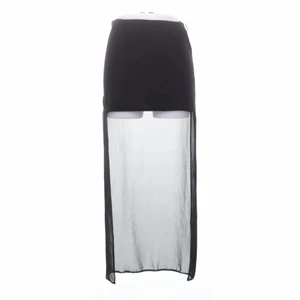 Zack London kjol - Kortkjol med meshsläp på bakstycke av kjolen ifrpn Zack London. Hur fin som helst, men säljes då jag inte kan/kunde ha den! 60kr exkl. frakt. Skickar med Postnord💐