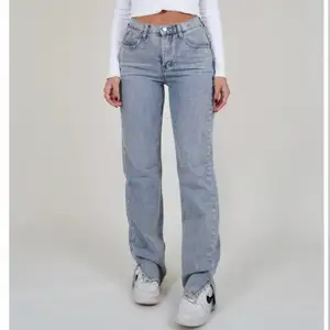 supersnygga jeans från venderbys i storlek XS. nypris ca 700 men släpper för  350kr. de är som nya och har galet bra passform💕