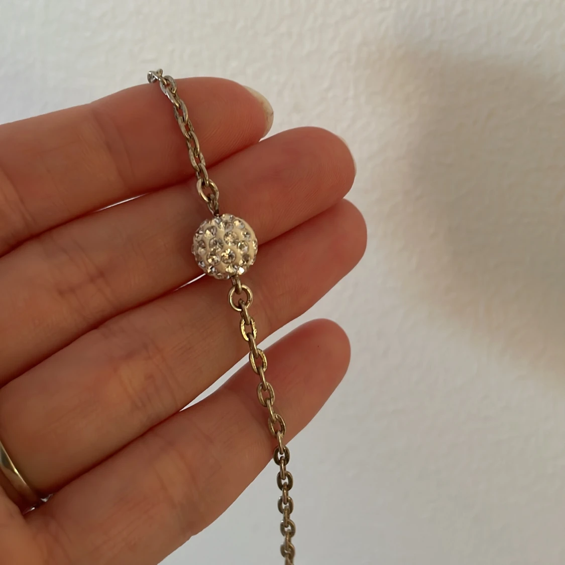 Silverarmband med liten diamantkula 