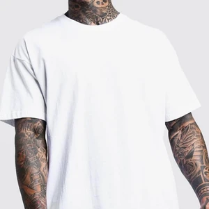 Oversized t-shirt  - Oanvänd, ny fräsch t-shirt. Storlek L. Skön att ha på sig i sommar om du gillar lösare t-shirt som sitter aningen baggy.