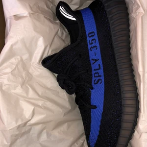Adidas Yeezy 350 V2 “Dazzling Blue” - WTS  Adidas Yeezy 350 V2 “Dazzling Blue”  Size: 11 Bin: 3000 + frakt 