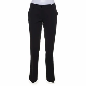 Lågmidjade kostymbyxor - Säljer dessa lågmidjade kostymbyxor som passar xs/s. Jag är 170 lång och dessa går ner till marken på mig, 150kr vid snabbaffär