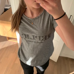 Söt topp - Köparen står för frakt 💕💕💕