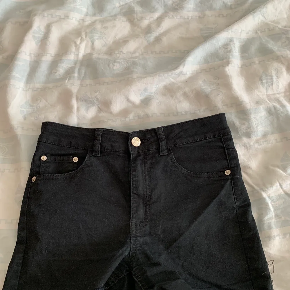 Svarta jeans shorts, perfekt till sommaren!. Shorts.