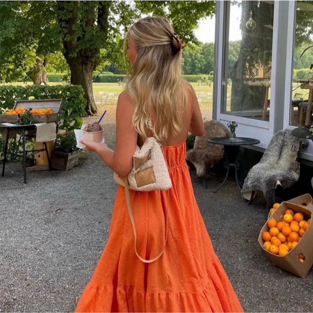 Orange lång klänning från hm | Plick Second Hand