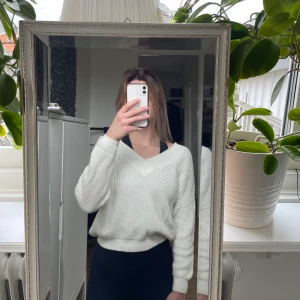 Stickad tröja - Använd fåtal gånger. Köpt på NA-KD i storlek S