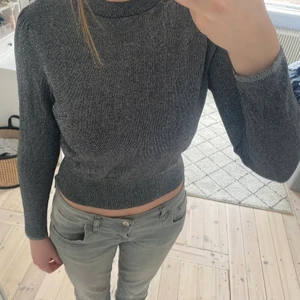 Glittrig topp  -  glittrig topp från hm i jätte bra skick 