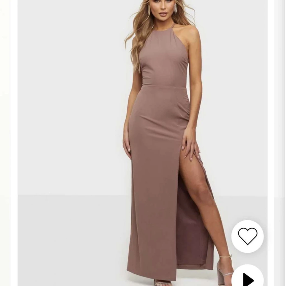 Oanvänd klänning från Nelly.