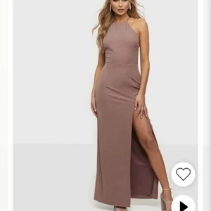 Oanvänd klänning från Nelly. - En helt oanvänd klänning som aldrig har kommit till användning. 200kr ( 66kr + spårbart frakt )