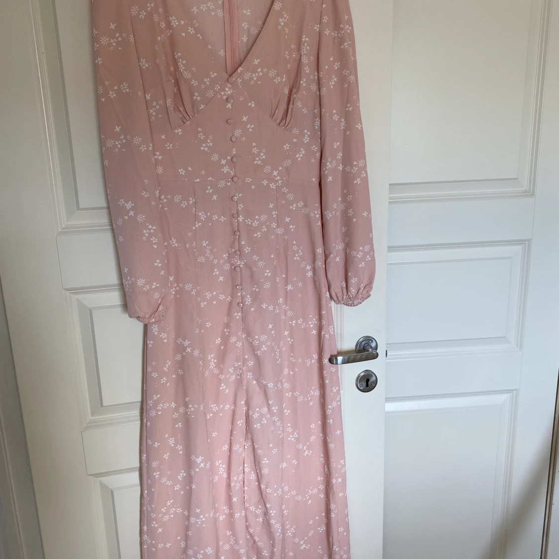 Bianca långklänning från Nelly