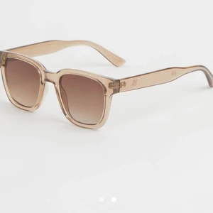 Solglasögon  - Brun/rosa solglasögon från hm. Helt nya🥰