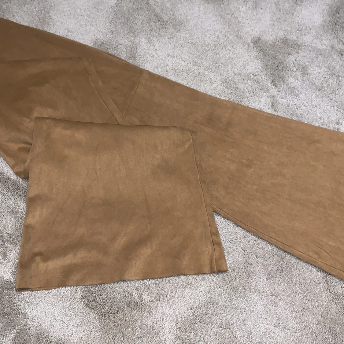 Beige/bruna mocka byxor  - 90