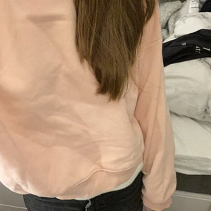 Tjocktröja - En tjocktröja i en så fin rosa färg från lager 157. Storlek xs/s. Bra skick och inte så använd. Kom privat för frågor.   