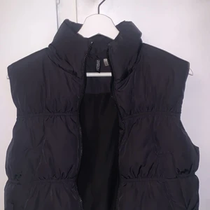 Väst - Storlek S, väldigt bra skick. 