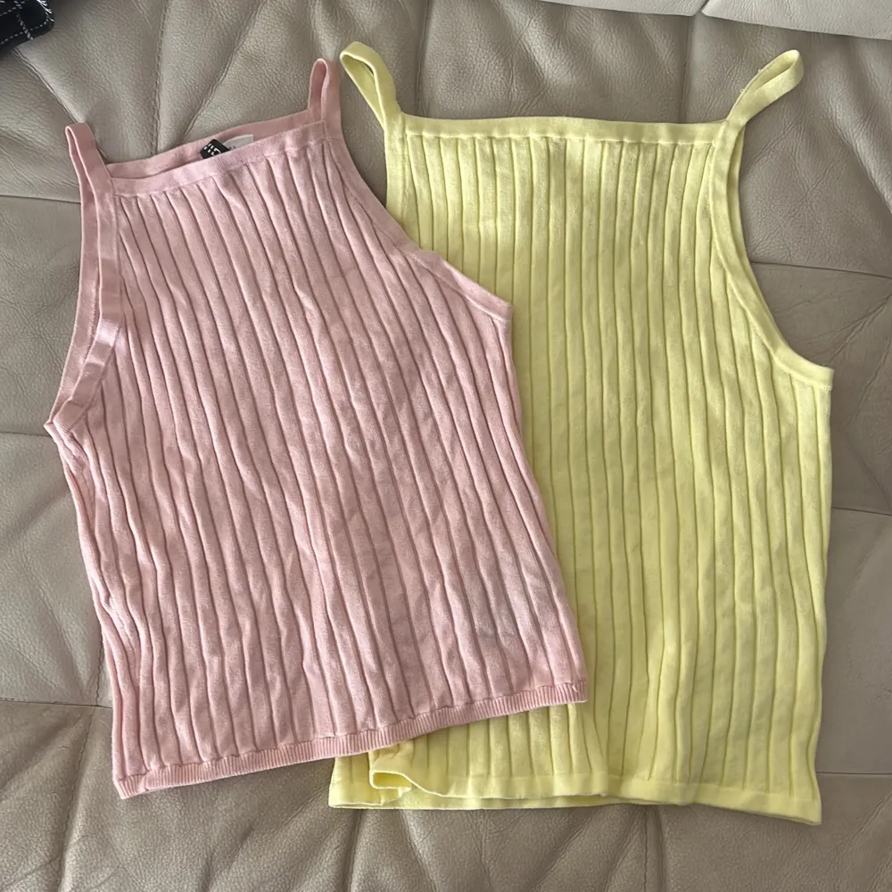The pink one is size S and the yellow is a bit bigger and size 170. Super cute tops and perfect for summer.. Toppar.
