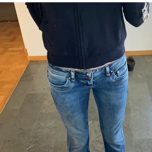 LTB valerie jeans  - Hej säljer mina helt oanvända jeans från LTB i valerie storlek 28 32.  Nypriset är 800 kr säljer för 400 + frakt 💓