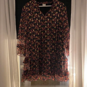 Klänning med volang  - En jättefin klänning från asos men som inte kommer till användning