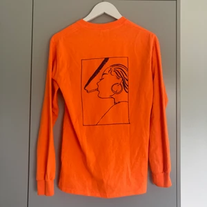 Långärmad tshirt med tryck - Köpte denna väldigt fina av Joey Yu (instagram @itsyoeyyu). Väldigt fin men använder tyvärr inte. Gjorde en quick-fix lagning i ena armhålan för ett tag sedan, men går att göra om bättre.