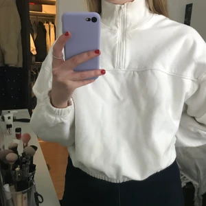 Vit fleece - Fleece från weekday, lätt croppad, knappt använd<3