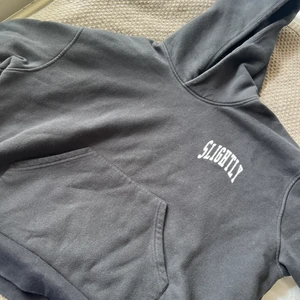 Hoodie från weekday❤️💓 - Jätte fin hoodie från weekday med en oversized look, KÖP INTE GENOM APPENS FUNKTIONER, TAR BARA SWISH