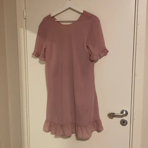Rosa klänning - Rosa klänning från Nakd, använd fåtal gånger. Nyskick! :)