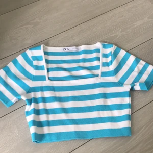 Tröja - Tröja från zara, oanvänd, nyskick!  Storlek M passar S också, säljer pga att den inte kommit till användning💓 Minns inte original pris, köptes i butik 