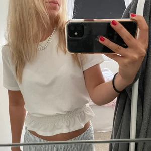 Topp - Vit topp från gina, passar till allt o är så luftig o skön