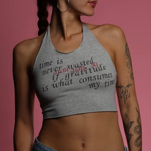 be here now halter top  - One of a kind statement-topp med motiv ritat av mig👼 var från början en tröja som jag gjorde om till en halter top. Den passar jättebra på mig som är storlek 38/M, den är stretchig och justerbar så den passar nog även andra storlekar💎 mer info på bild 3!