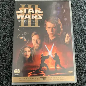 Revenge of the sith / mörkrets hämnd dvd Säljer den då jag råka köpa dubbel.  Kostade 40kr, säljer för 30😽