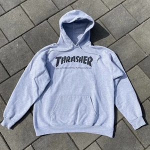 Äkta thrasher hoodie - Storlek M Finns ett pyttehål i ena ärmen men verkligen inget synligt eller nåt man tänker på!   Budgivning om fler vill ha den!