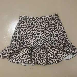 Superfin kjol - Verkligen superfin kjol som passar mig som har S/M i vanliga fall. Köparen står för frakten. Inte sliten alls.