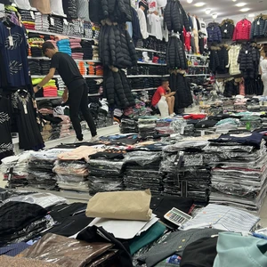 Kläder, axelväskor, plånböcker på beställning! - Alla möjliga märken!  Hoodies 400kr T shirt 250kr Axelväska 250kr Tracksuit 500kr Tar kort på körkort så ni ej tror jag luras!