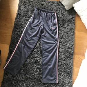 Lågmidjade byxor - Säljer dess fina lågmidjade som är fett snygga!