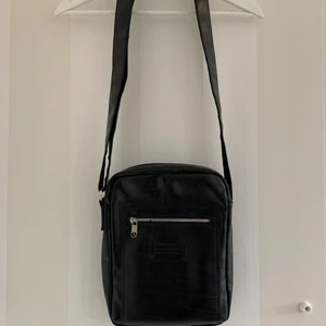 Väska Björn borg - Väska från Björn borg🖤 Säljer den för 75 kr, skriv för fler bilder!