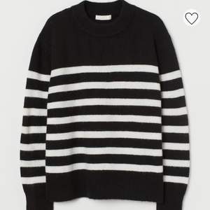 Säljer denna trendiga stickad tröjan från hm. nopprig men annars i bra skick. Säljer den för 99 kr plus frakt. Storlek XS