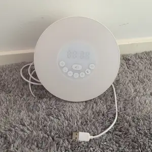 An alarm clock that works as a radio and has multiple coloque settings (white light, green, red, dark blue, purple, orange, light blue) *plus shipping*