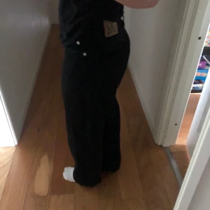 Baggy jeans  - säljer ett par svarta, sweet sktbs - big skate eftersom att de inte kommer till användning längre. Köpte de för ca 2 månader sen och använt de kanske 4 gånger. Kom privat vid intresse och frågor. 